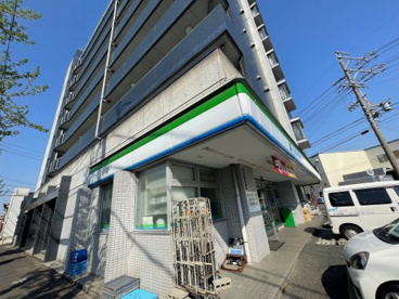 ファミリーマート 今池南店の画像1
