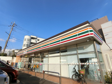 セブンイレブン  横浜北山田１丁目店の画像1