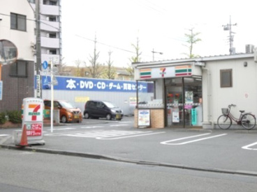 セブンイレブン八王子中央図書館前店の画像1
