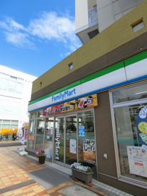 ファミリーマート 都筑ふれあいの丘駅前店の画像1