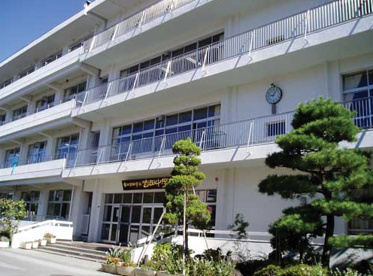 富士吉田市立吉田中学校の画像1