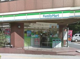 ファミリーマート 目黒青葉台四丁目店の画像1