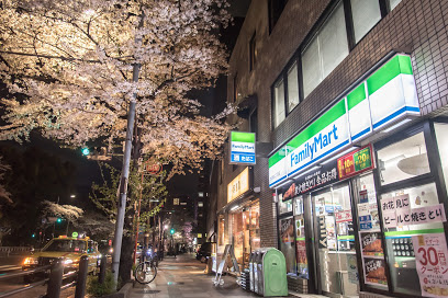 ファミリーマート 九段南二丁目店の画像1