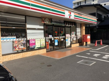 セブンイレブン 東京医科大前店の画像1