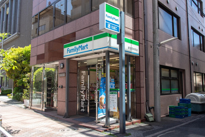 ファミリーマート 新宿荒木町店の画像1