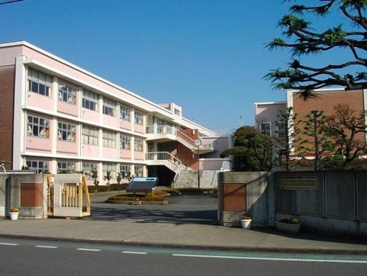 埼玉県立鴻巣女子高校の画像1