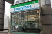 ファミリーマート 旧厚生年金会館前店の画像1