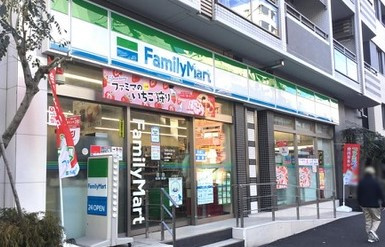 ファミリーマート 代々木駅西店の画像1