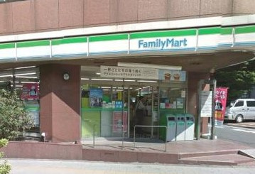 ファミリーマート 駒場四丁目店の画像1