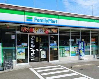 ファミリーマート　登戸中央店の画像1