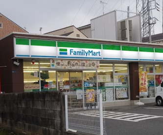 ファミリーマート　川崎宮内一丁目店の画像1