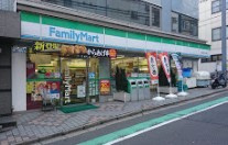 ファミリーマート 東京医科大学前店の画像1