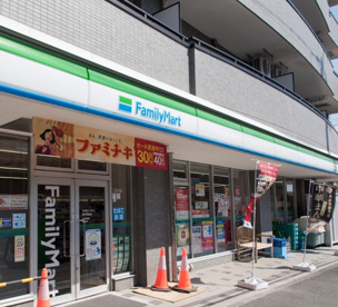 ファミリーマート　登戸駅東店の画像1