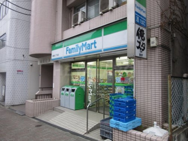 ファミリーマート 新宿七丁目店の画像1