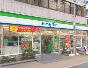 ファミリーマート 新宿御苑駅前店の画像1