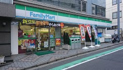 ファミリーマート 東京医科大学前店の画像1