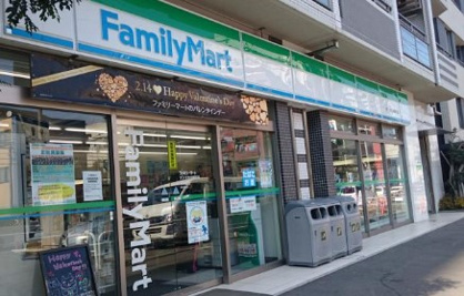 ファミリーマート 市谷柳町店の画像1