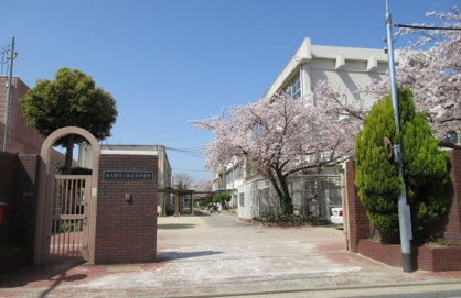 新喜多中学校の画像1