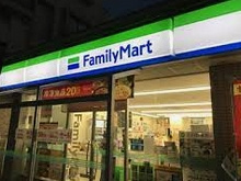 ファミリーマート 西中島二丁目店の画像1