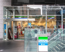 ファミリーマート 西新宿八丁目店