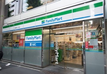 ファミリーマート 新宿七丁目店の画像1