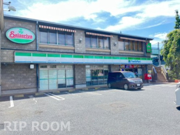ファミリーマート 大泉インター店の画像1