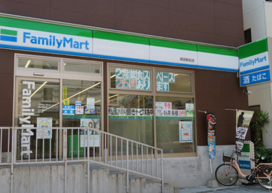 ファミリーマート　蒔田駅前店の画像1