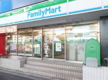 ファミリーマート 新宿新小川町店の画像1