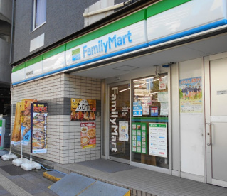 ファミリーマート　横浜栄町店の画像1