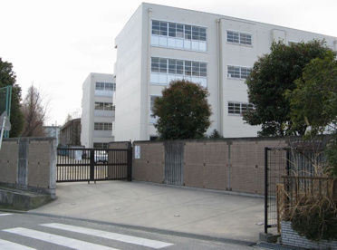 吹田市立片山中学校の画像1
