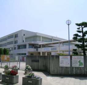 箕面市立第四中学校の画像1