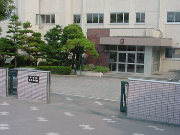 東陵中学校の画像1