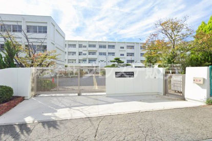 ならやま小中学校（小中一貫校）の画像1