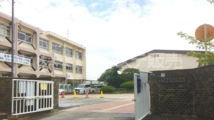 登美ヶ丘小学校の画像1