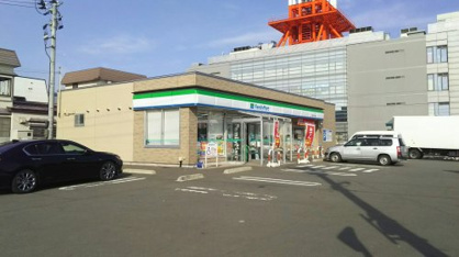 ファミリーマート青森アピオ前店の画像1