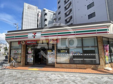 セブンイレブン 東三国御堂筋店の画像1
