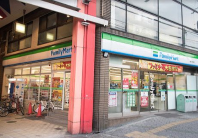 ファミリーマート 駒川中野店の画像1