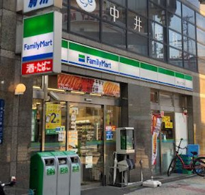 ファミリーマート 駒川三丁目店の画像1
