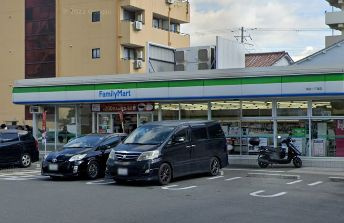 ファミリーマート 矢田一丁目店の画像1