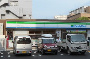 ファミリーマート 喜連西六丁目店の画像1