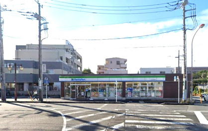 ファミリーマート 六会日大駅前店の画像1
