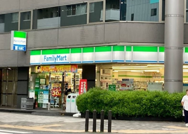 ファミリーマート 新川中央大橋店の画像1