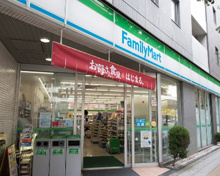 ファミリーマート 三軒茶屋駅南口店