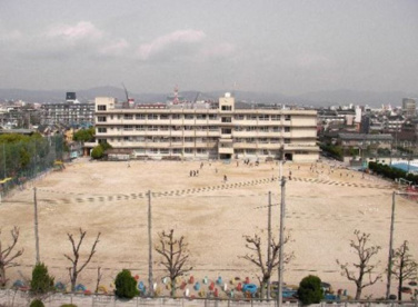 茨木市立 東奈良小学校の画像1