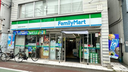 ファミリーマート 世田谷日大通り店の画像1