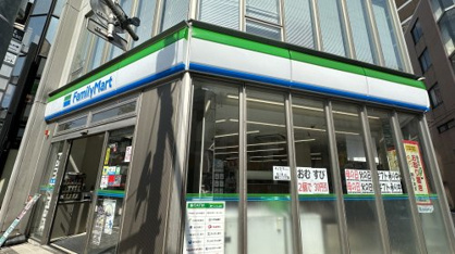 ファミリーマート 国立駅南口店の画像1