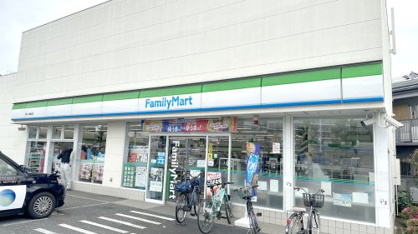 ファミリーマート 環八八幡山店の画像1