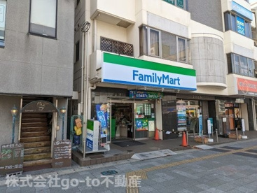 ファミリーマート JR大久保駅北店の画像1