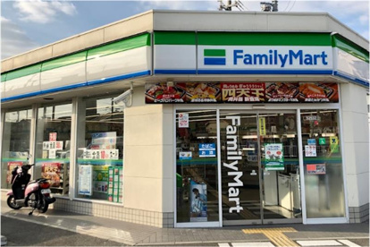 ファミリーマート 八尾中田一丁目店の画像1
