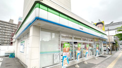 ファミリーマート 日野高幡店の画像1